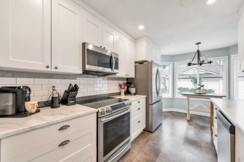 24-20761 Telegraph Trail, Langley, BC - Indoor Photo Showing Kitchen With Upgraded Kitchen