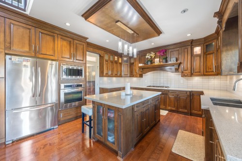 17433 1 Avenue, Surrey, BC - Indoor Photo Showing Kitchen With Double Sink With Upgraded Kitchen