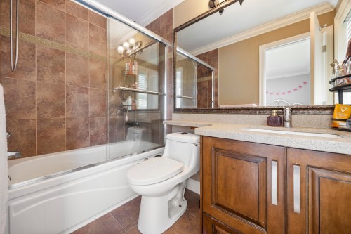 17433 1 Avenue, Surrey, BC - Indoor Photo Showing Bathroom