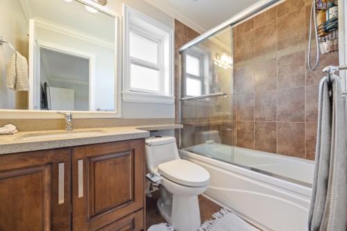 17433 1 Avenue, Surrey, BC - Indoor Photo Showing Bathroom