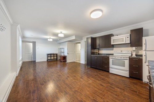 17433 1 Avenue, Surrey, BC - Indoor Photo Showing Kitchen
