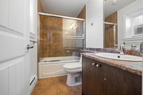 17433 1 Avenue, Surrey, BC - Indoor Photo Showing Bathroom