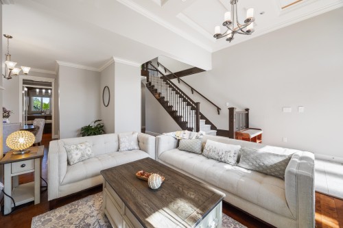 17433 1 Avenue, Surrey, BC - Indoor Photo Showing Living Room