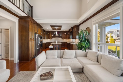 17433 1 Avenue, Surrey, BC - Indoor Photo Showing Living Room