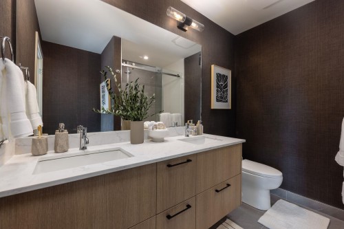 33-17429 59 Avenue, Surrey, BC 