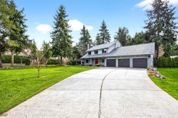 13386 18a Avenue Surrey, BC V4A 7R1