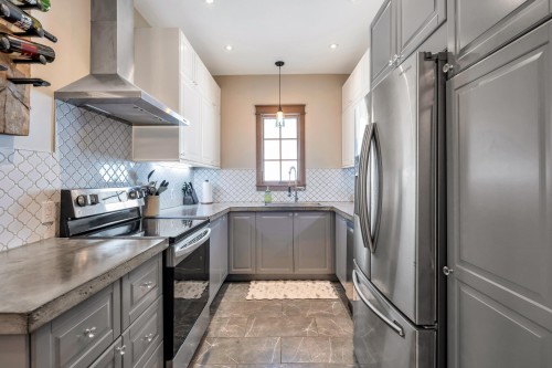 32857 3Rd Avenue, Mission, BC - Indoor Photo Showing Kitchen With Upgraded Kitchen