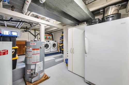 32857 3Rd Avenue, Mission, BC - Indoor Photo Showing Basement