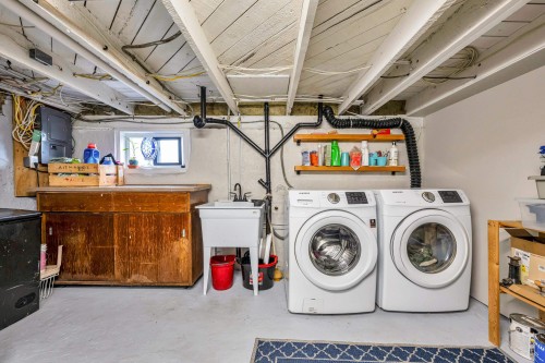 32857 3Rd Avenue, Mission, BC - Indoor Photo Showing Laundry Room
