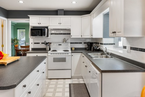 18851 64A Avenue, Surrey, BC 