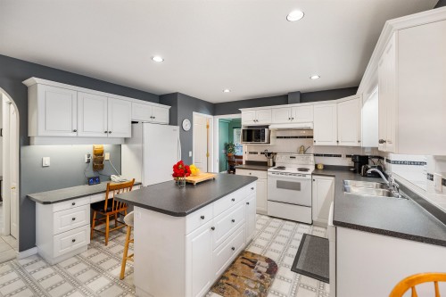 18851 64A Avenue, Surrey, BC 