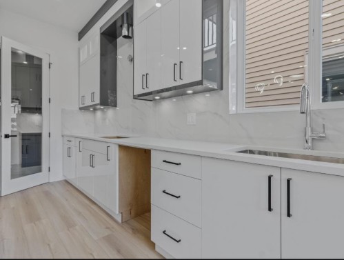 32735 Marshall Road, Abbotsford, BC - Indoor Photo Showing Kitchen