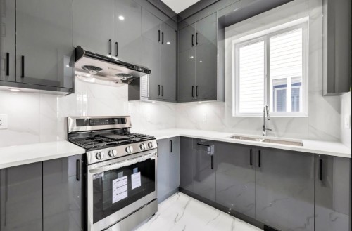 32735 Marshall Road, Abbotsford, BC - Indoor Photo Showing Kitchen With Double Sink With Upgraded Kitchen