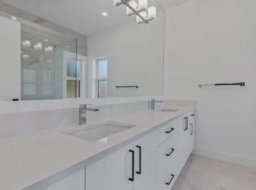 32735 Marshall Road, Abbotsford, BC - Indoor Photo Showing Bathroom
