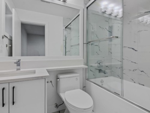 32735 Marshall Road, Abbotsford, BC - Indoor Photo Showing Bathroom