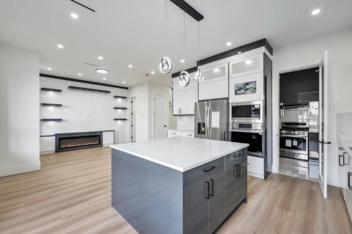 32735 Marshall Road, Abbotsford, BC - Indoor Photo Showing Kitchen With Upgraded Kitchen