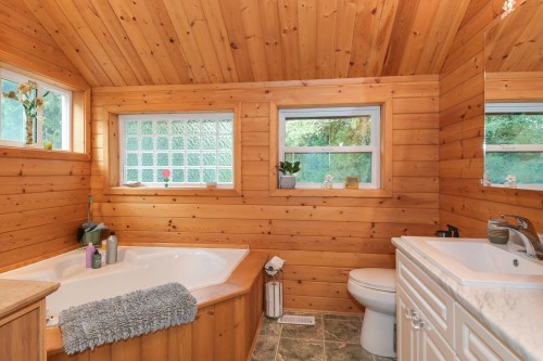 25330 72 Avenue, Langley, BC - Indoor Photo Showing Bathroom