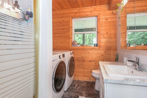 25330 72 Avenue, Langley, BC - Indoor Photo Showing Laundry Room