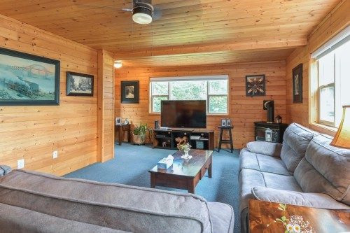 25330 72 Avenue, Langley, BC - Indoor Photo Showing Living Room