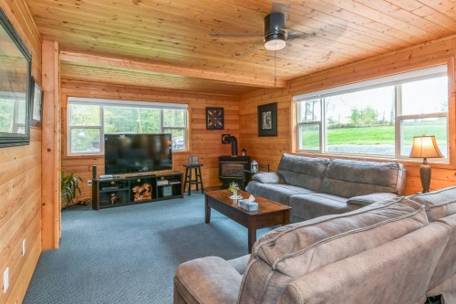 25330 72 Avenue, Langley, BC - Indoor Photo Showing Living Room