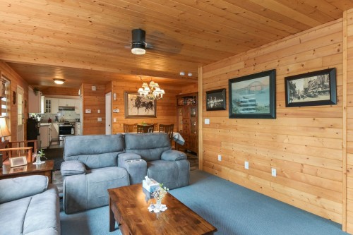 25330 72 Avenue, Langley, BC - Indoor Photo Showing Living Room