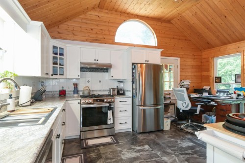 25330 72 Avenue, Langley, BC - Indoor Photo Showing Kitchen