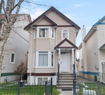 12625 Hampton Court Surrey, BC V3W 1N2