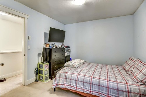 6914 190 Street, Surrey, BC - Indoor Photo Showing Bedroom
