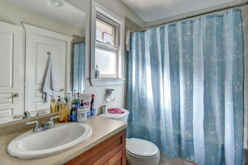 6914 190 Street, Surrey, BC - Indoor Photo Showing Bathroom