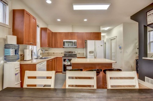 6914 190 Street, Surrey, BC - Indoor Photo Showing Kitchen