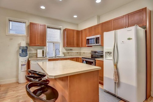 6914 190 Street, Surrey, BC - Indoor Photo Showing Kitchen