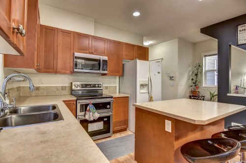 6914 190 Street, Surrey, BC - Indoor Photo Showing Kitchen With Double Sink