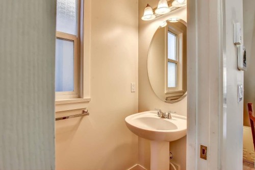 6914 190 Street, Surrey, BC - Indoor Photo Showing Bathroom
