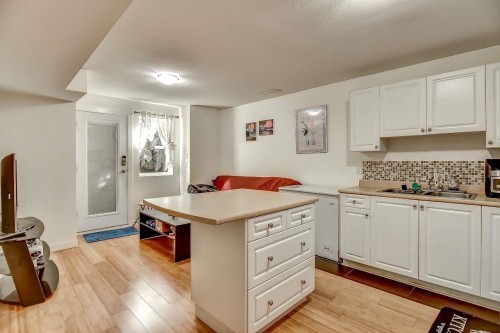 6914 190 Street, Surrey, BC - Indoor Photo Showing Kitchen