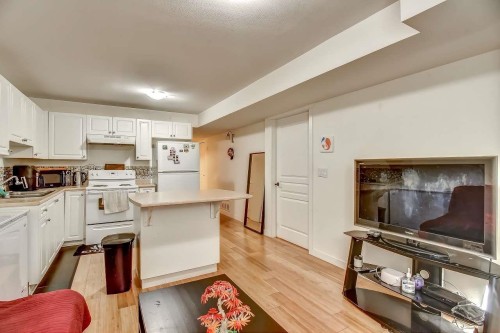 6914 190 Street, Surrey, BC - Indoor Photo Showing Kitchen