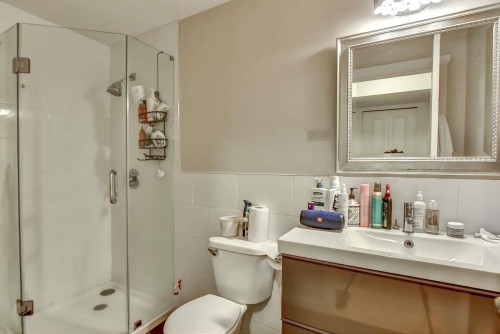 6914 190 Street, Surrey, BC - Indoor Photo Showing Bathroom