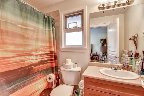 6914 190 Street, Surrey, BC - Indoor Photo Showing Bathroom