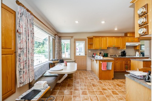 13852 Malabar Avenue, White Rock, BC - Indoor Photo Showing Kitchen