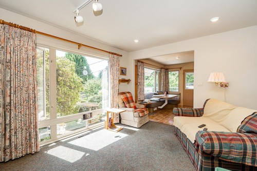 13852 Malabar Avenue, White Rock, BC - Indoor Photo Showing Living Room