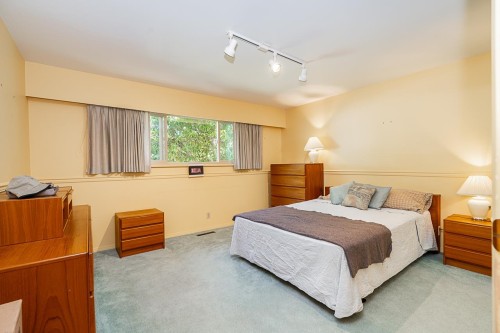 13852 Malabar Avenue, White Rock, BC - Indoor Photo Showing Bedroom