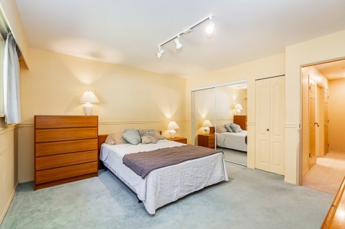 13852 Malabar Avenue, White Rock, BC - Indoor Photo Showing Bedroom