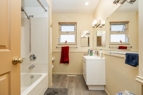 13852 Malabar Avenue, White Rock, BC - Indoor Photo Showing Bathroom