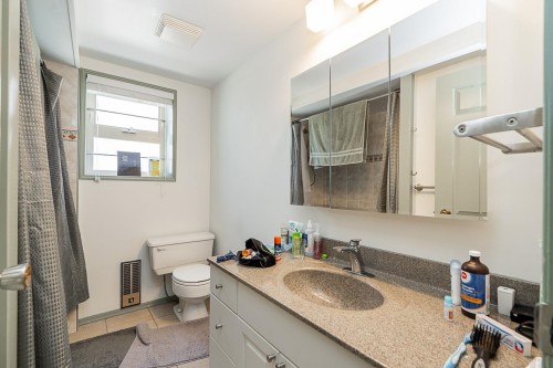13852 Malabar Avenue, White Rock, BC - Indoor Photo Showing Bathroom
