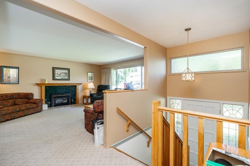 13852 Malabar Avenue, White Rock, BC - Indoor Photo Showing Other Room With Fireplace