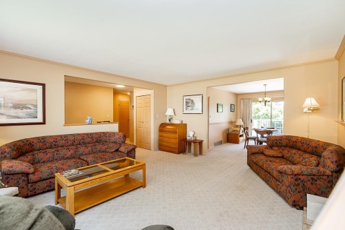 13852 Malabar Avenue, White Rock, BC - Indoor Photo Showing Living Room