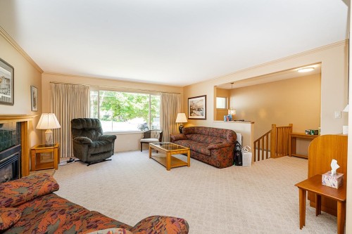 13852 Malabar Avenue, White Rock, BC - Indoor Photo Showing Living Room With Fireplace
