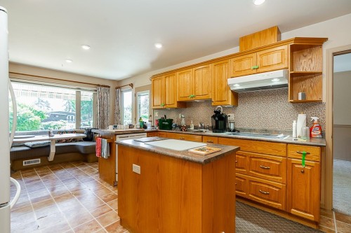13852 Malabar Avenue, White Rock, BC - Indoor Photo Showing Kitchen