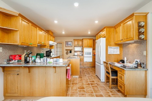 13852 Malabar Avenue, White Rock, BC - Indoor Photo Showing Kitchen