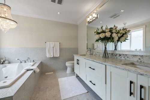 20962 48 Avenue, Langley, BC - Indoor Photo Showing Bathroom