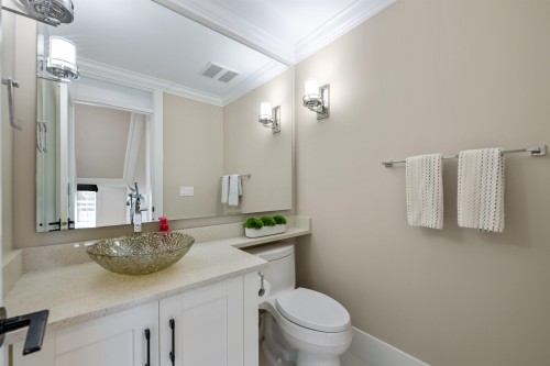 20962 48 Avenue, Langley, BC - Indoor Photo Showing Bathroom